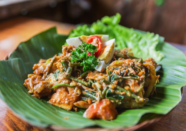 gado-gado makanan khas jakarta